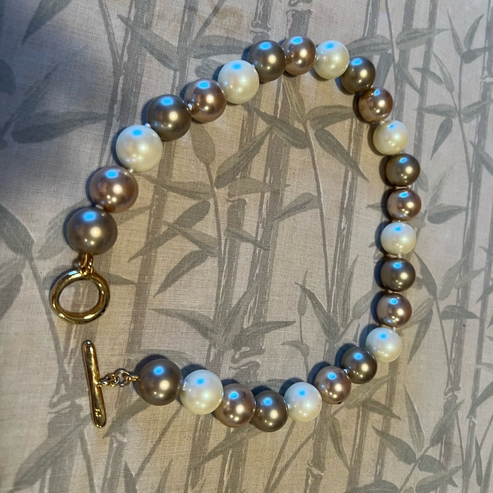 Multi colored pearl necklace
